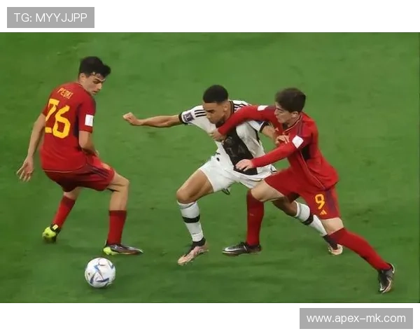 穆西亚拉与贝林厄姆对决：新一代中场双雄谁更胜一筹？