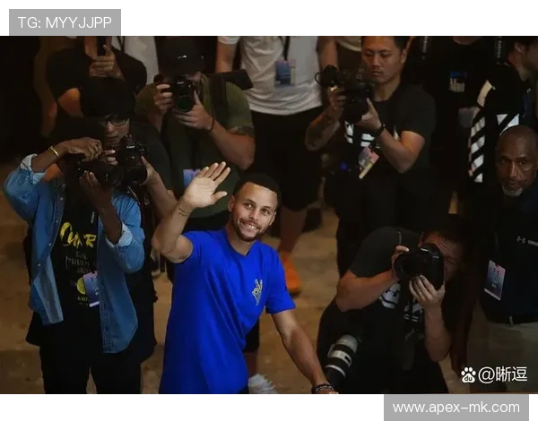 斯蒂芬·库里再创三分纪录，加冕历史三分王称号