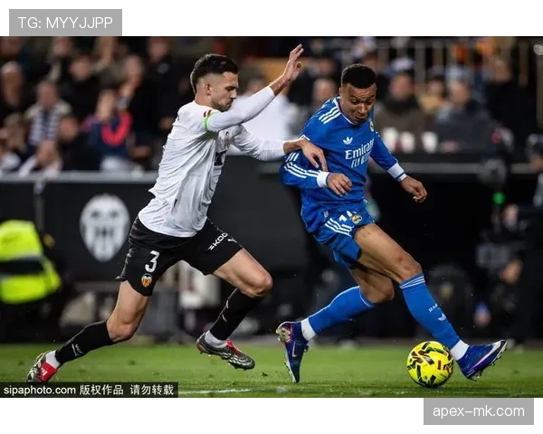 瓦伦西亚迎新帅上任,球队士气与战斗力蓄势待发 瓦伦西亚迎新帅上任,球队士气与战斗力蓄势待发