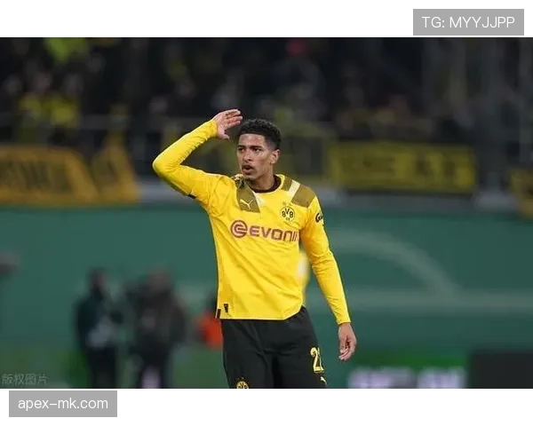 贝林厄姆前插风格对中场结构的影响分析